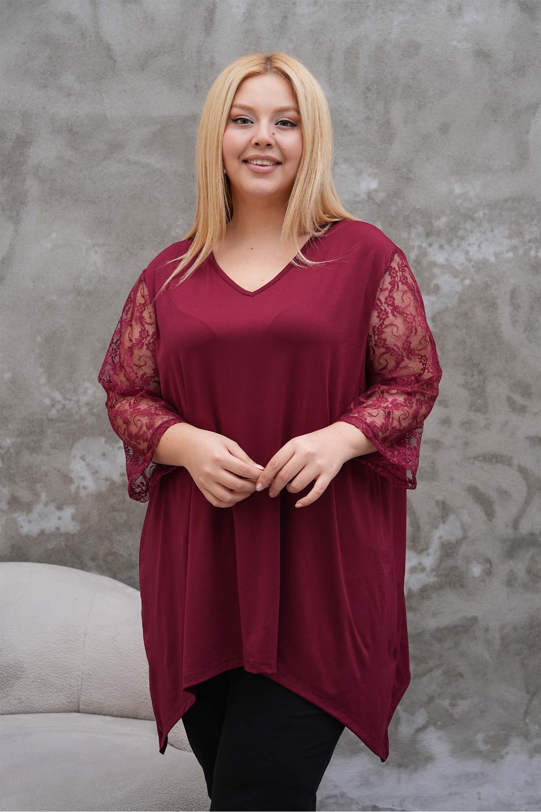 WhatsApp Image 2025-11-14 at 11.08.14 Bluzka z Długim Rękawem i Dekoltem w Serek - obrazek 1